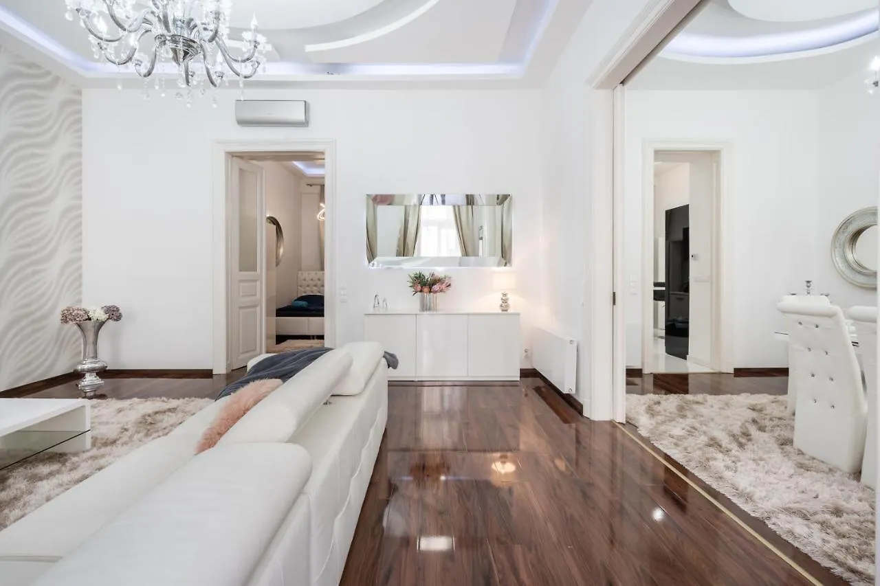 Opera Balkony Luxury Apartment With Free Parking Budapest Ungarn