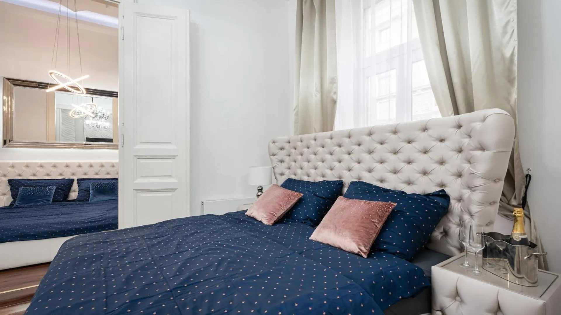 Opera Balkony Luxury Apartment With Free Parking Budapest