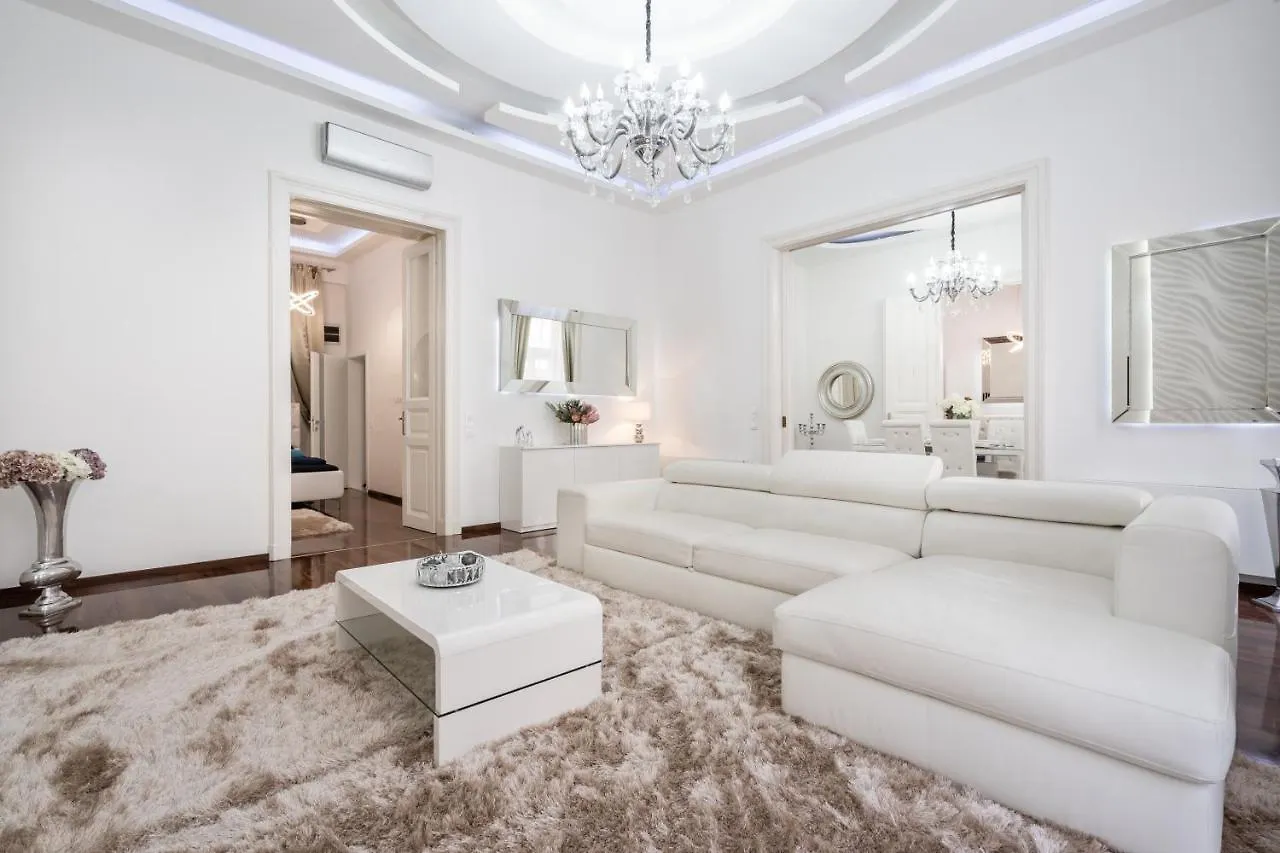 Opera Balkony Luxury Apartment With Free Parking 布达佩斯