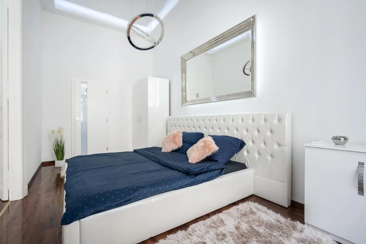 Opera Balkony Luxury Apartment With Free Parking 布达佩斯 0*,  匈牙利