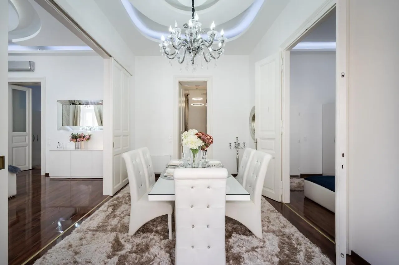 Opera Balkony Luxury Apartment With Free Parking 布达佩斯