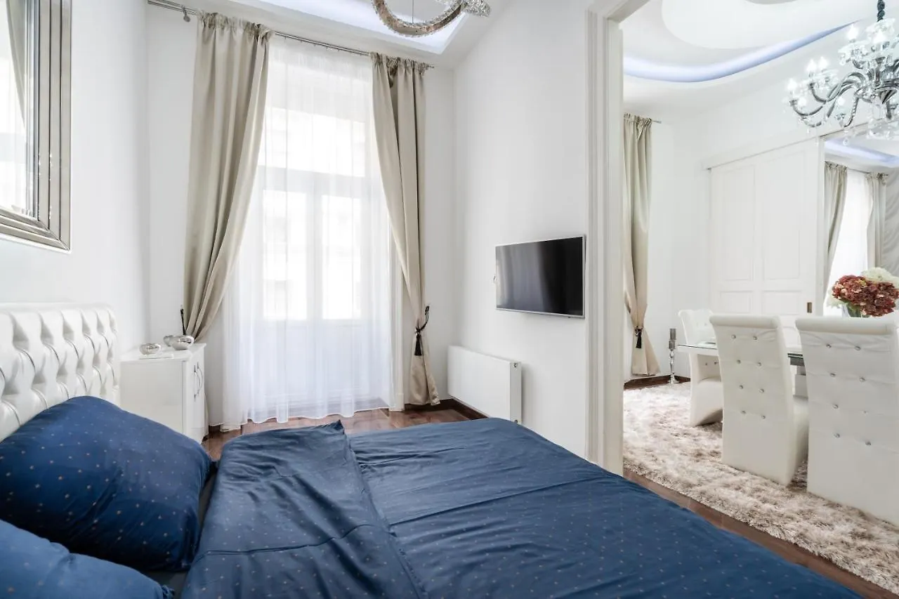 Opera Balkony Luxury Apartment With Free Parking 布达佩斯