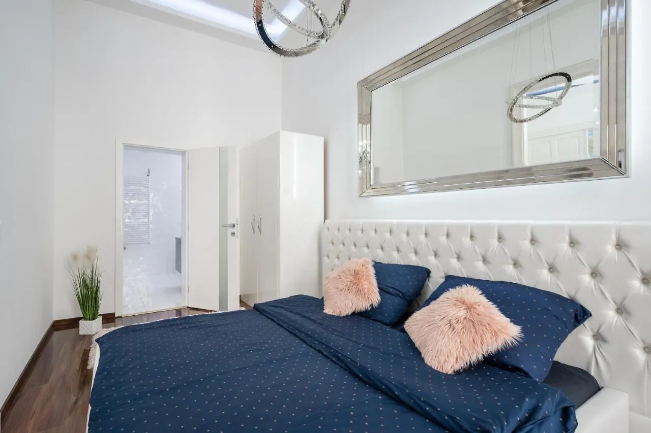 Opera Balkony Luxury Apartment With Free Parking 布达佩斯 匈牙利