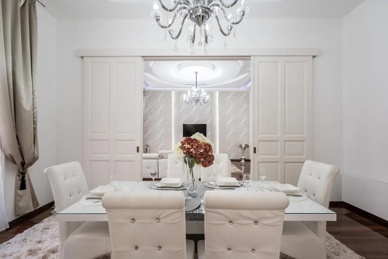 Opera Balkony Luxury Apartment With Free Parking 布达佩斯