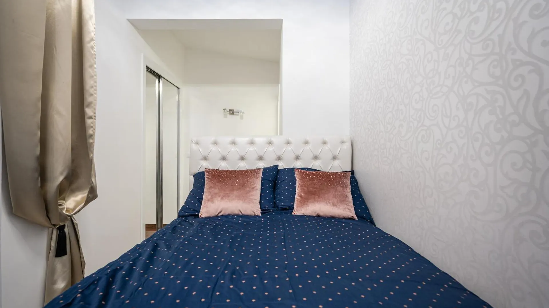 Opera Balkony Luxury Apartment With Free Parking 布达佩斯
