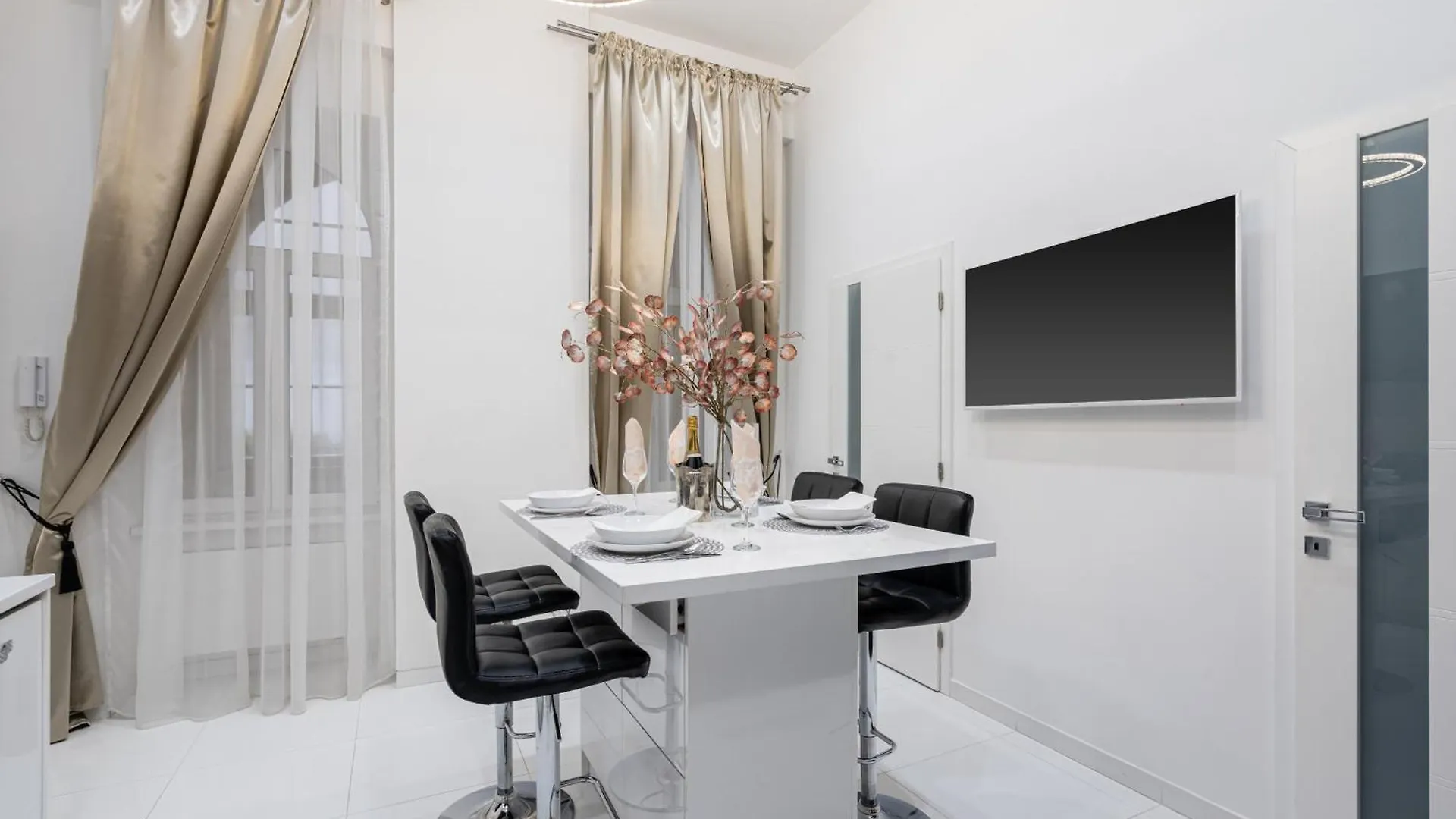 Opera Balkony Luxury Apartment With Free Parking 布达佩斯 0*,