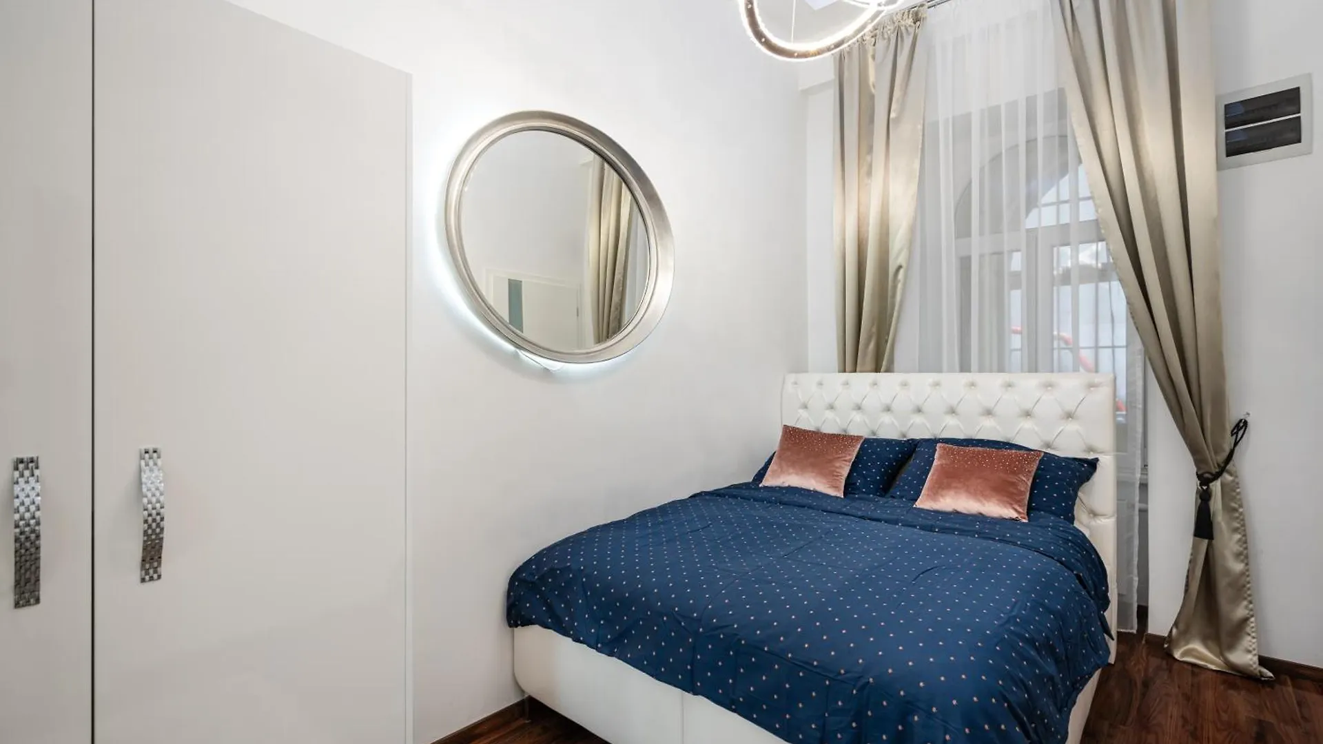 Opera Balkony Luxury Apartment With Free Parking 布达佩斯