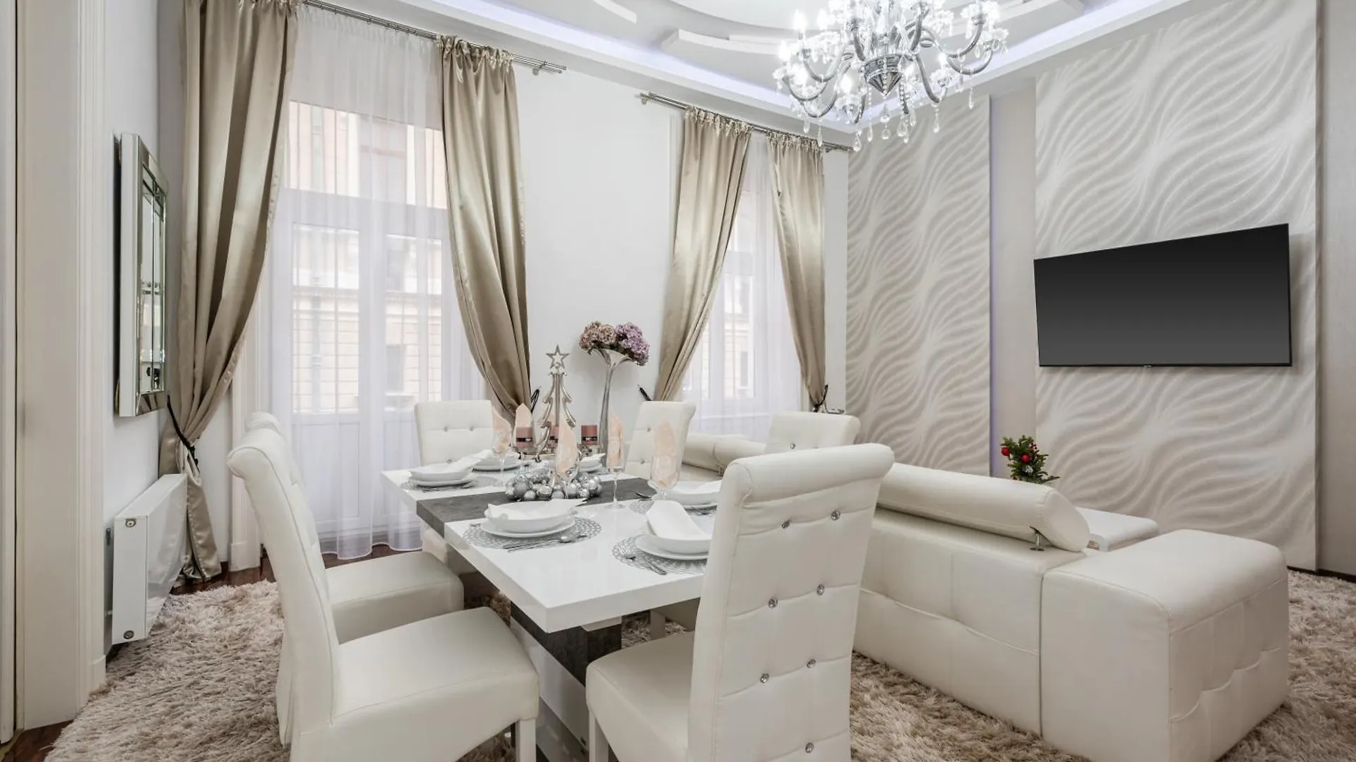 Opera Balkony Luxury Apartment With Free Parking 布达佩斯 匈牙利