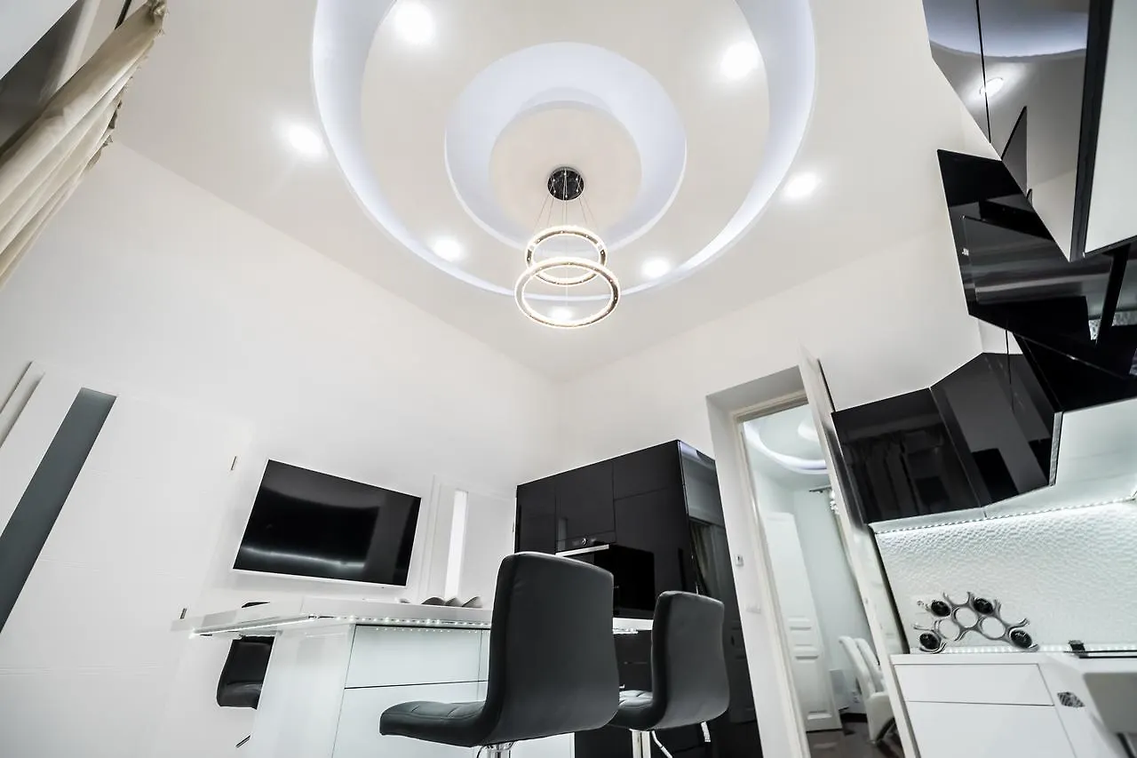 Opera Balkony Luxury Apartment With Free Parking 布达佩斯